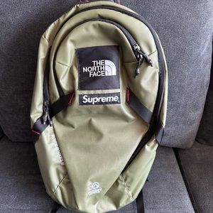 Supreme x Thé North Face Route Rocket Backpack